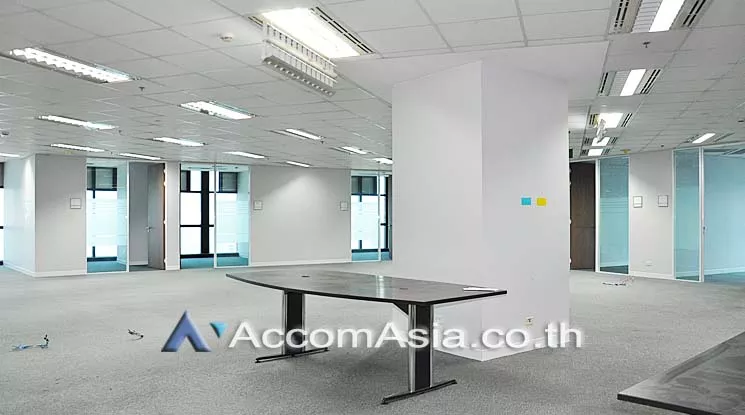  1  Office Space For Rent in Silom ,Bangkok BTS Sala Daeng at United Center AA10412